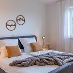 Bergwiese I Balkon I Aufzug I Stellplatz דירה *