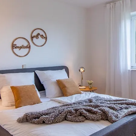Bergwiese I Balkon I Aufzug I Stellplatz Lejlighed *